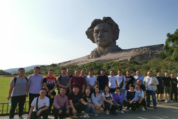 建投管線與戶外聯(lián)合黨支部重溫紅色記憶 、牢記使命初心