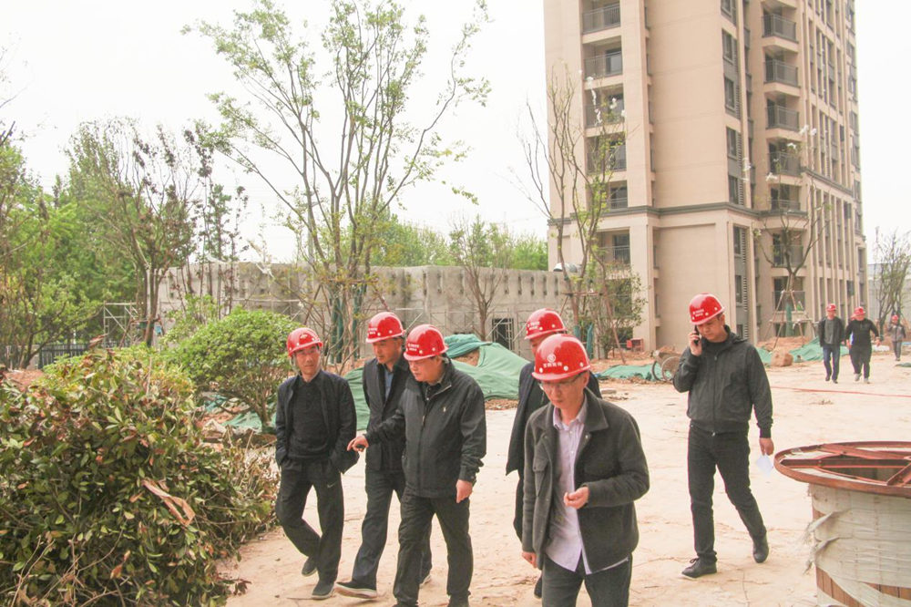 鄭州市國(guó)資委黨委書記、主任李秀山一行到美好天境苑項(xiàng)目調(diào)研指導(dǎo)安全生產(chǎn)工作